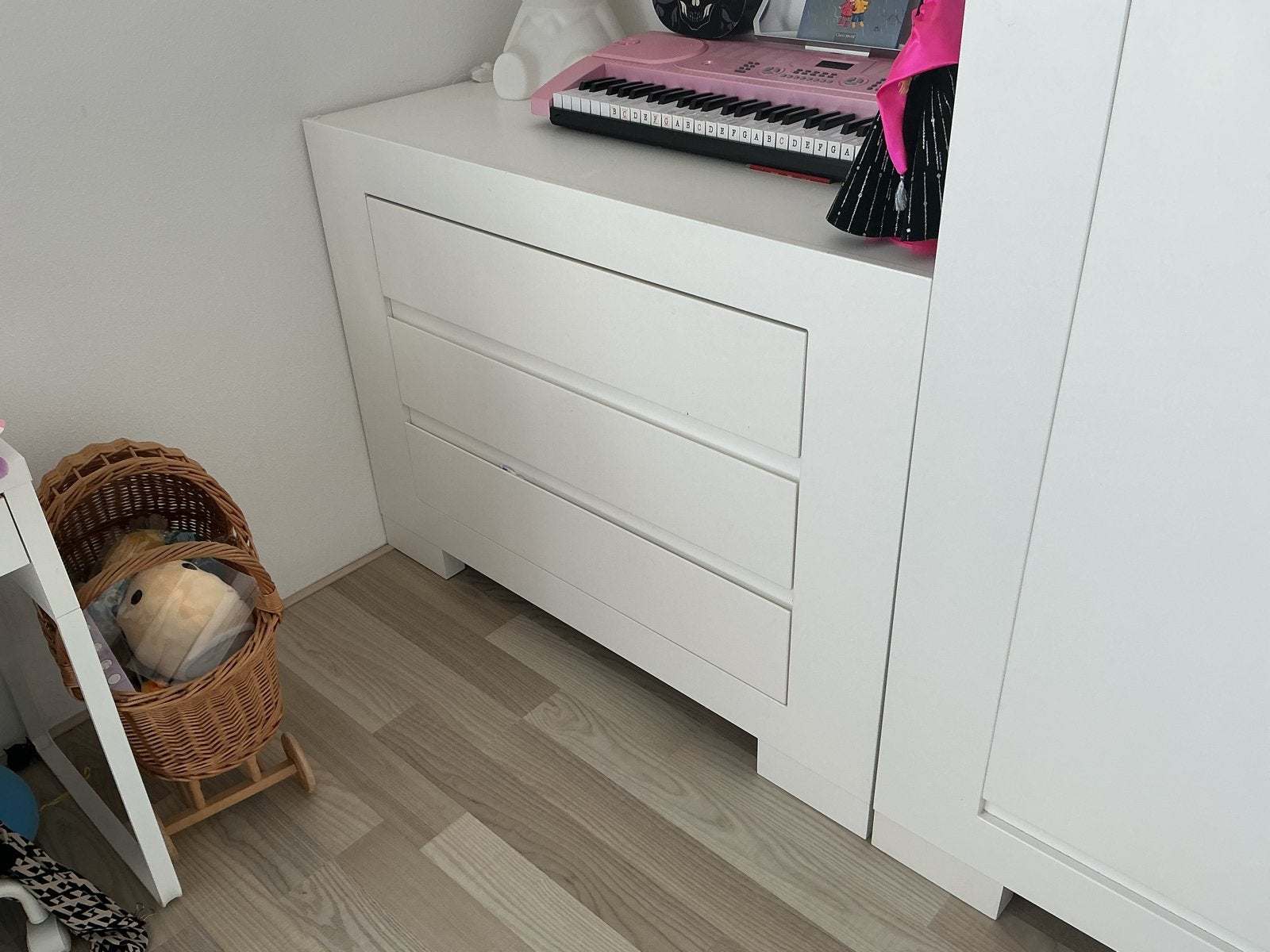 Witte ladekast (commode) en kledingkast set voor kinderkamer, Ophalen, Gebruikt, 100 tot 150 cm, 150 tot 200 cm