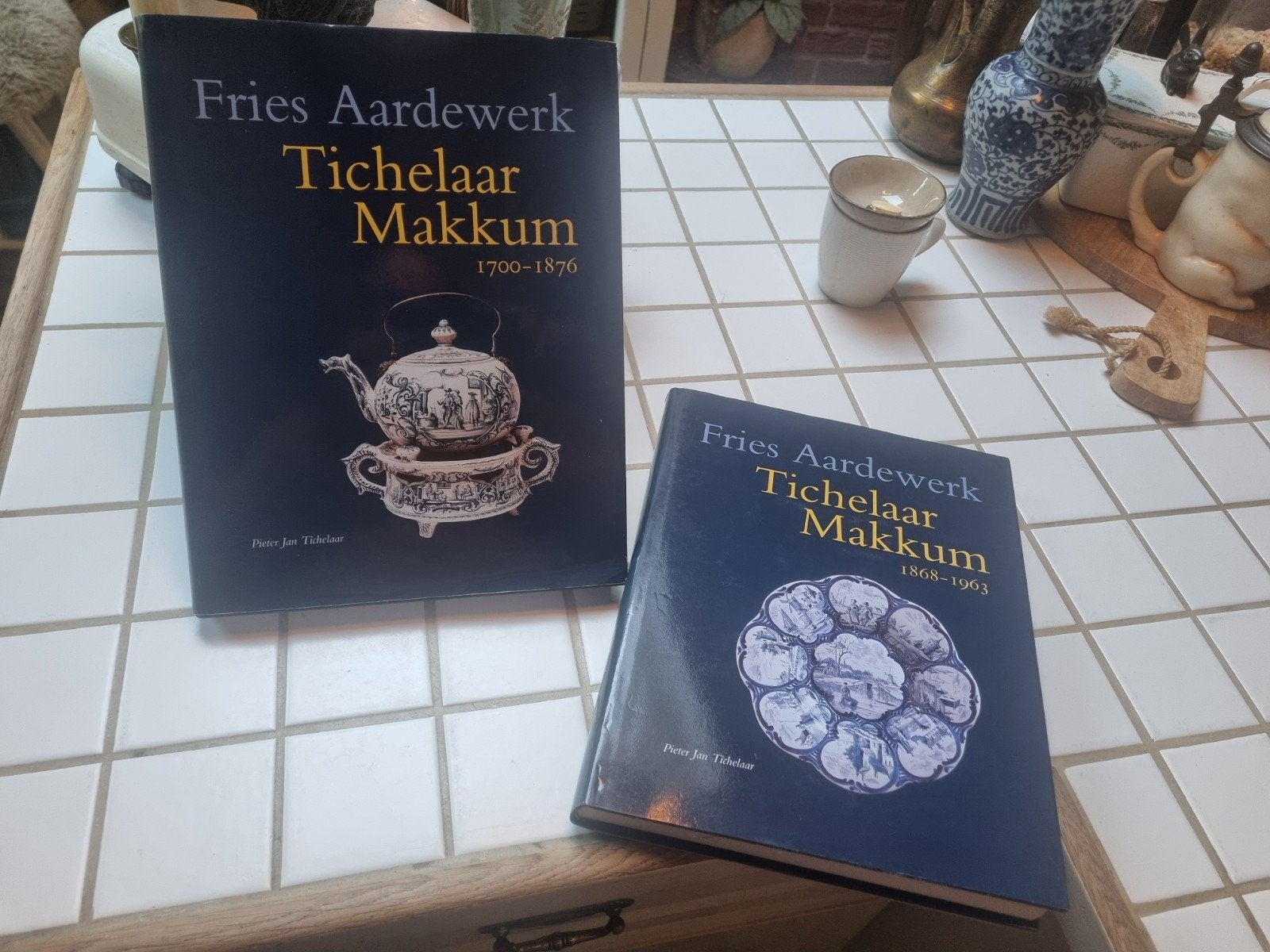 2 boekenTichelaar  Makkum 1700-1867 en 1863-1963, Ophalen of Verzenden, Zo goed als nieuw, P.J. Tichelaar