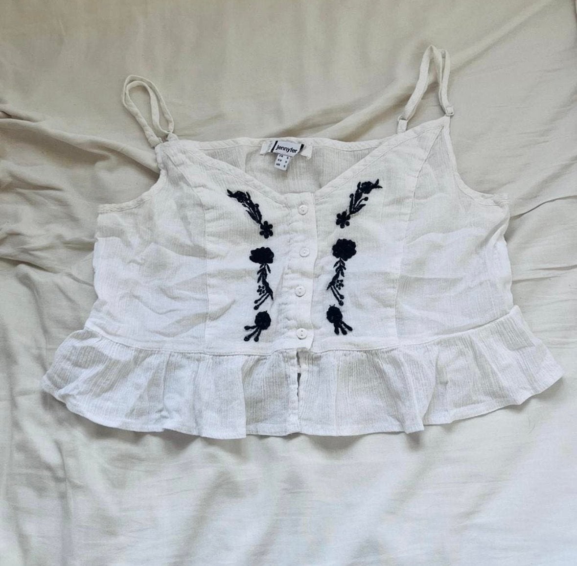 Jennyfer witte top met borduursel - Maat S, Kleding | Dames, Wit, Ophalen of Verzenden, Zo goed als nieuw, Maat 36 (S)