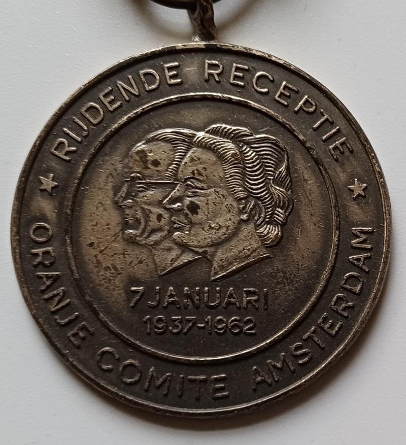 Medaille juliana en prins bernard, Postzegels en Munten, Penningen en Medailles, Ophalen of Verzenden, Overige materialen, Nederland