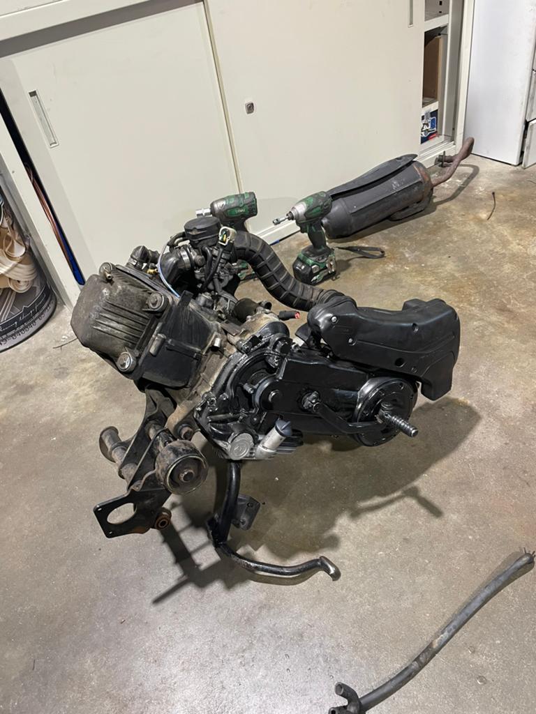 Piaggio zip 4 takt blok (compleet ), Fietsen en Brommers, Brommeronderdelen | Scooters, Ophalen, Gebruikt, Blok, Piaggio