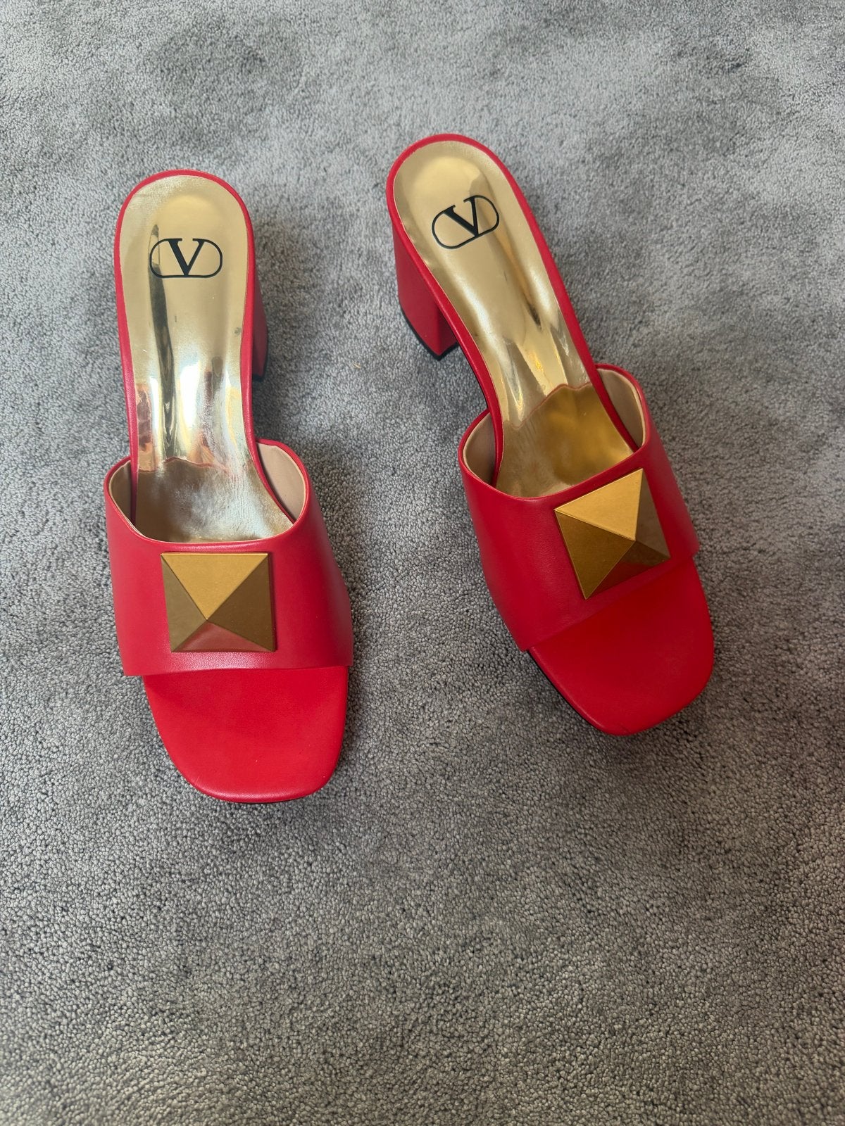 Val rode muiltjes met studs, maat 40, Verzenden, Zo goed als nieuw, Rood, Sandalen of Muiltjes