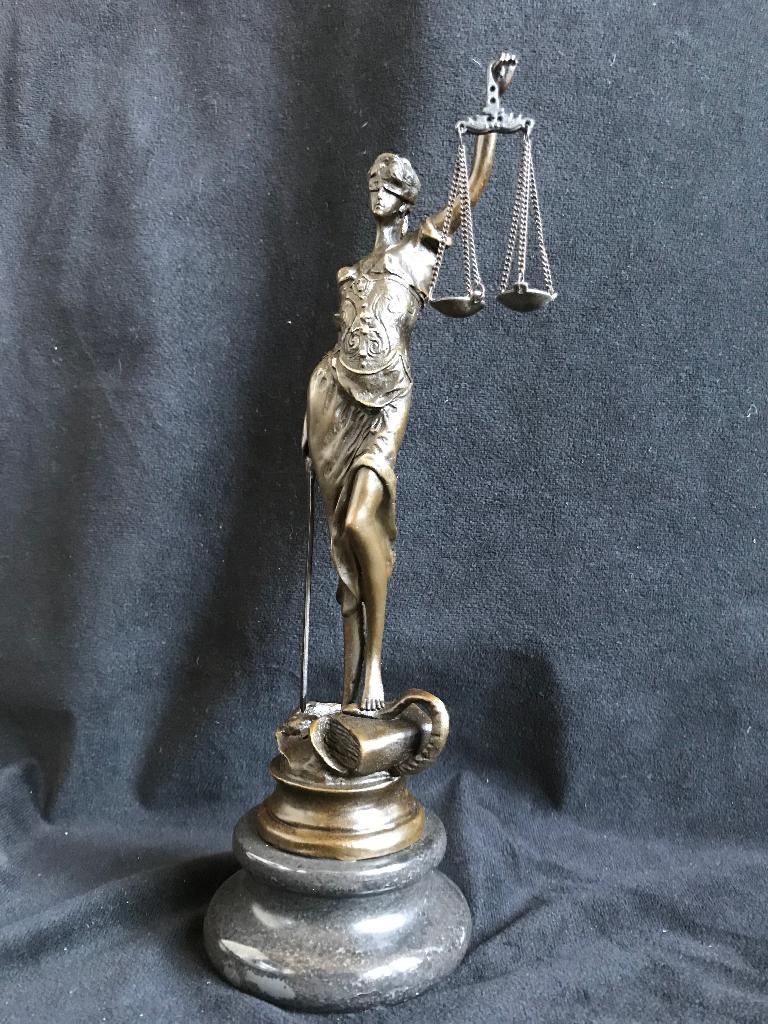 Vrouwe Justitia ,ronde sokkel,brons, Antiek en Kunst, Ophalen of Verzenden, Gemerkt, Brons, Beeld