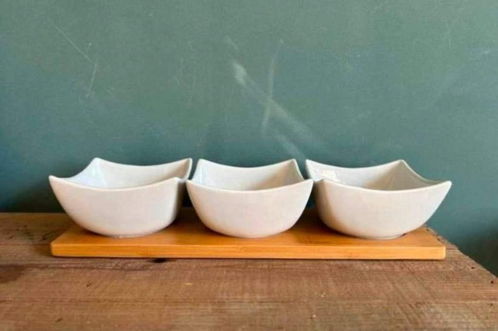 Houten plankje met 3 schaaltjes, Huis en Inrichting, Keuken | Keukenbenodigdheden, Overige typen, Ophalen of Verzenden, Nieuw