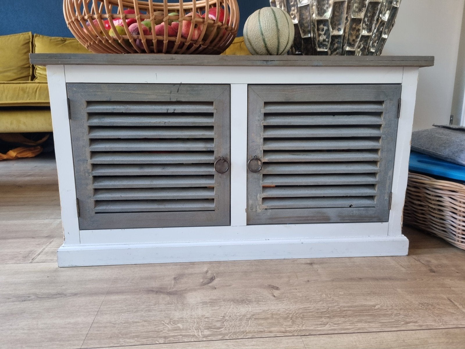 Houten kastje met louvre deurtjes, Huis en Inrichting, Ophalen, Gebruikt