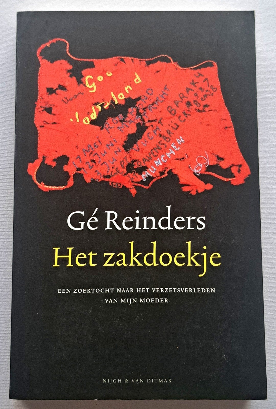 Het zakdoekje Zoektocht naar h verzetsverleden v mijn moeder, Boeken, Tweede Wereldoorlog, Gé Reinders, Nieuw, Ophalen of Verzenden