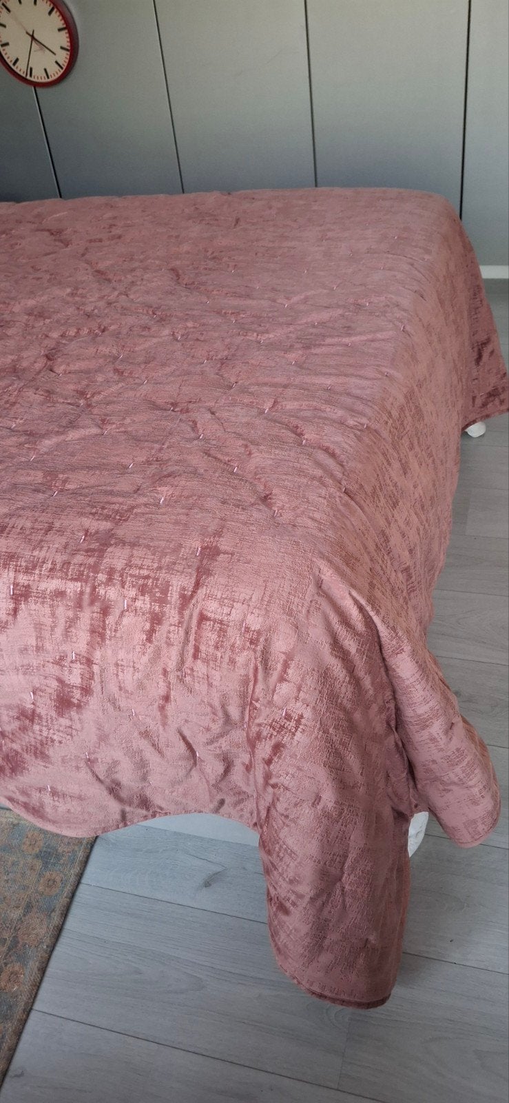 oudroze sprei,2 kanten te gebruiken,mèt  vleugeffect, Roze, Ophalen of Verzenden, Zo goed als nieuw, Plaid