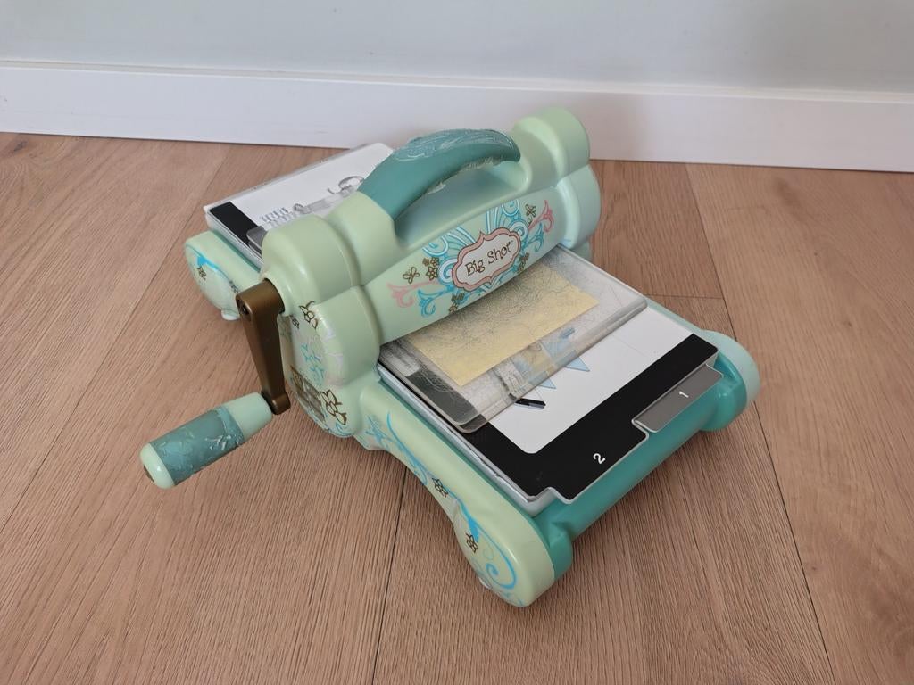 Sizzix snij- en embossingmachine Bigshot

En stempels, Ophalen of Verzenden, Gebruikt