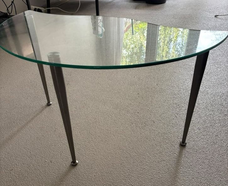 Glazen salon/bijzettafel – gebogen glas, metalen poten, Ophalen, Gebruikt