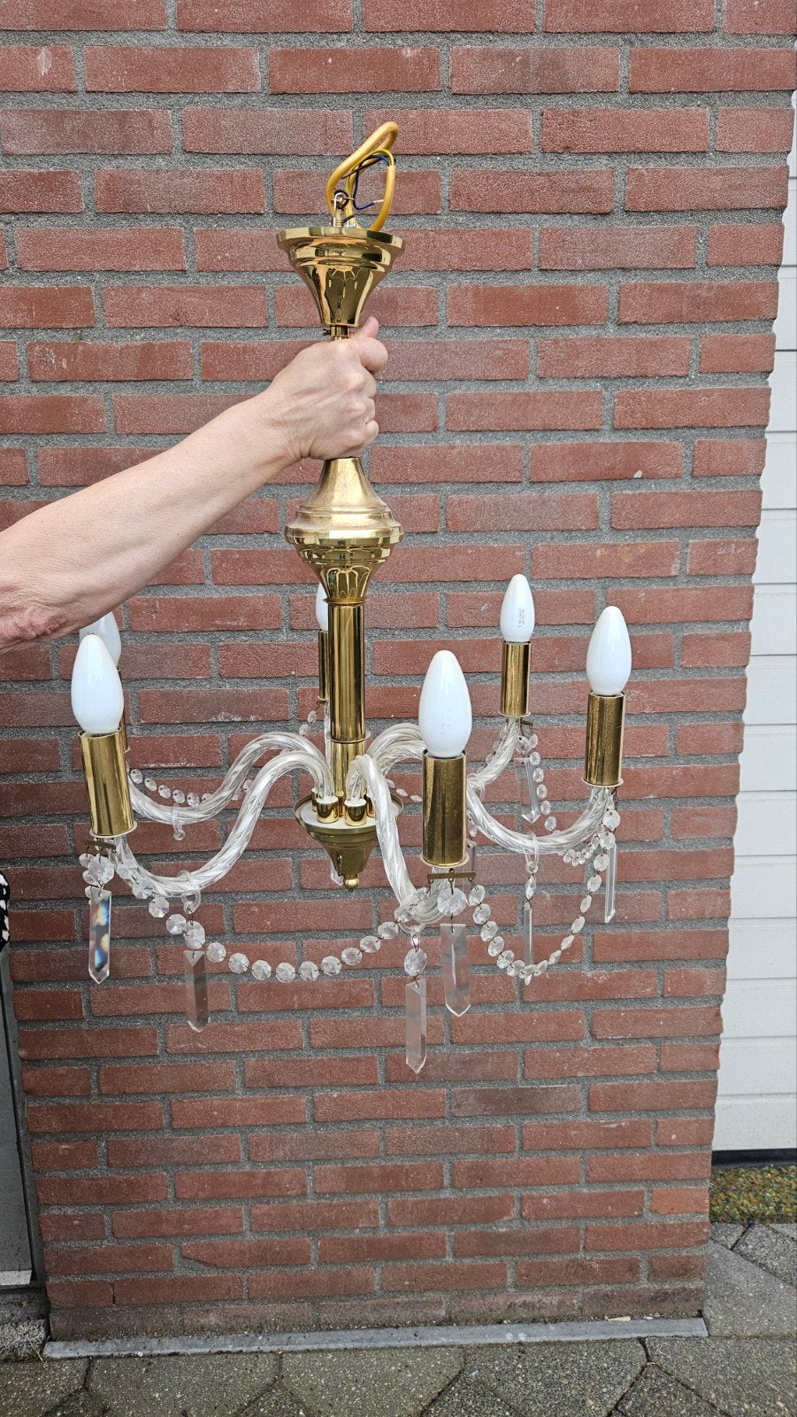 Elegante Kroonluchter met Kristallen en Gouden Afwerking, Gebruikt, E14 (klein), Klassiek, Elegant, Glamour, Ophalen of Verzenden