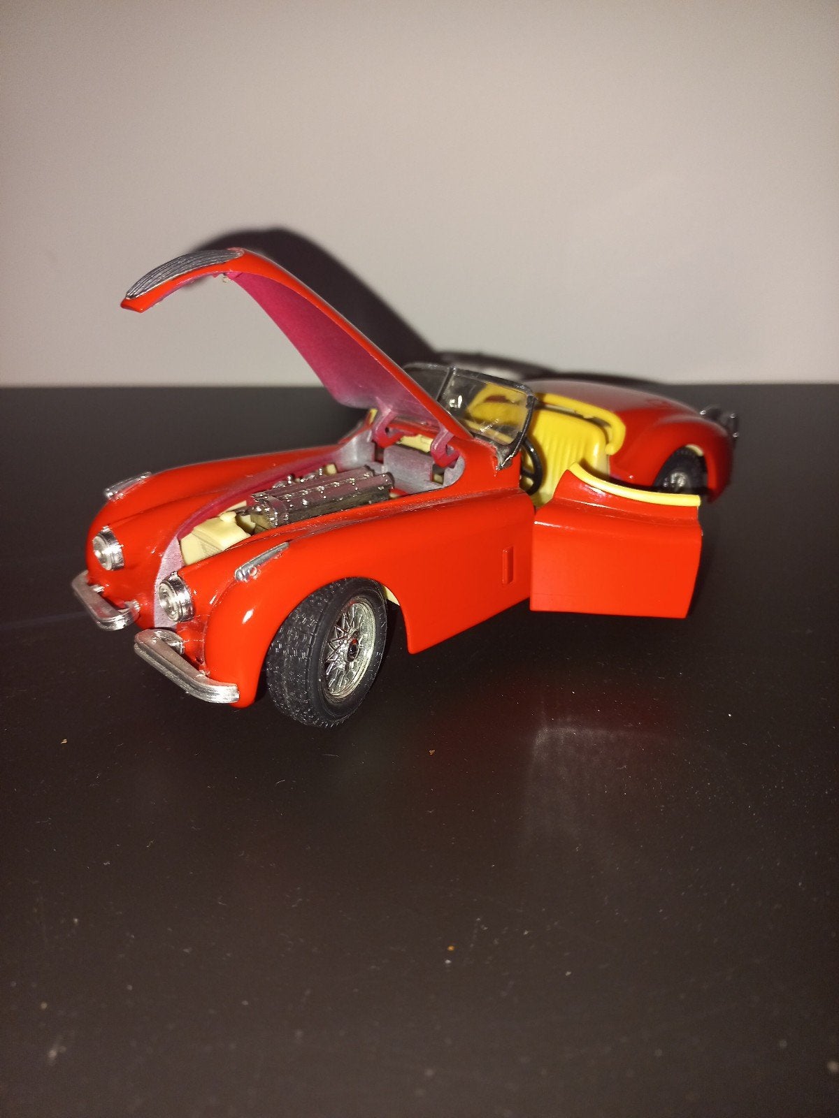 4 ouwe model auto's 1:24 BBurago, Ophalen, Zo goed als nieuw, Auto, Bburago