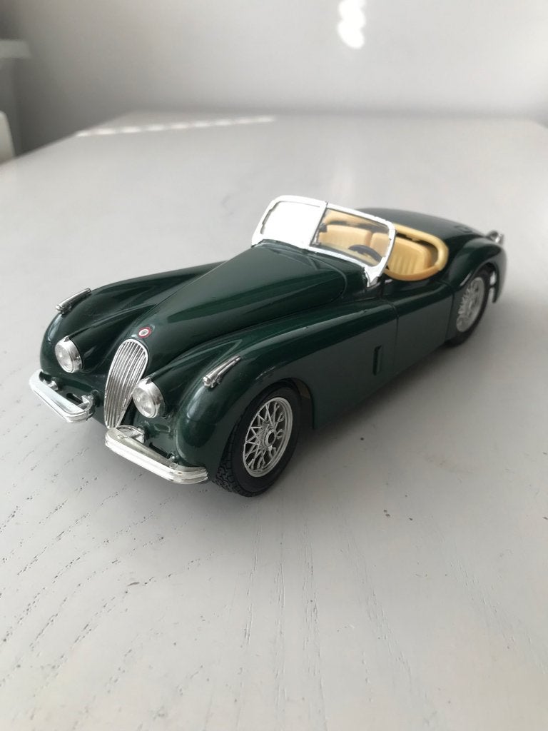 Jaguar XK 120 (1948) Burago 1:24, Ophalen of Verzenden, Gebruikt, Bburago