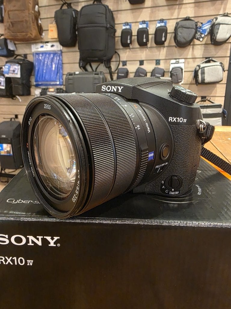 Sony DSC-RX10 IV - 12 maanden garantie, Audio, Tv en Foto, Gebruikt, Prt@sony.nl, USB-kabel, Ophalen of Verzenden