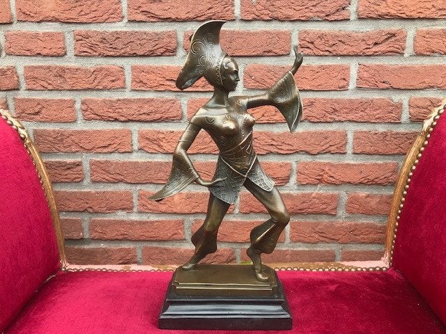 danseres in fantastische kleding, brons en marmer, Brons, Beeld, Vrouw, Gemerkt