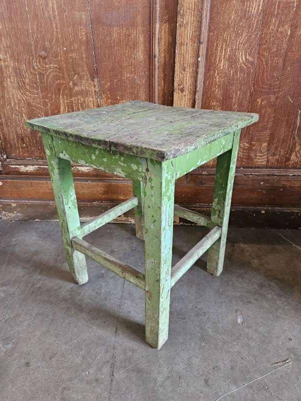 oude hocker,kruk ``WOONWINKEL RUSTIEK``, Ophalen of Verzenden