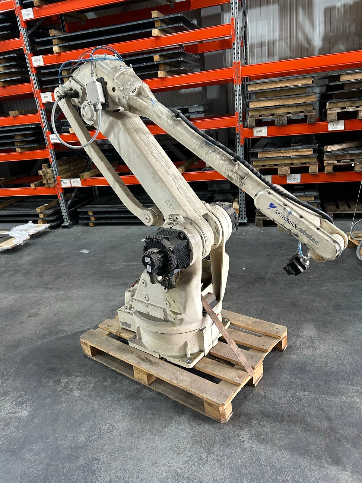 Yaskawa Motoman Robot SK16M met YASNAC MRC Controller, Ophalen