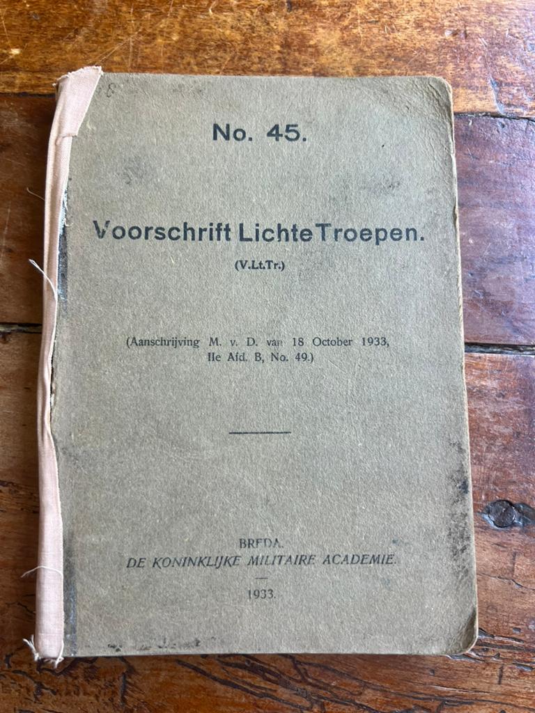 Nederlands voorschrift lichte troepen pantserwagens etc 1933, Ophalen of Verzenden, Nederland, Boek of Tijdschrift
