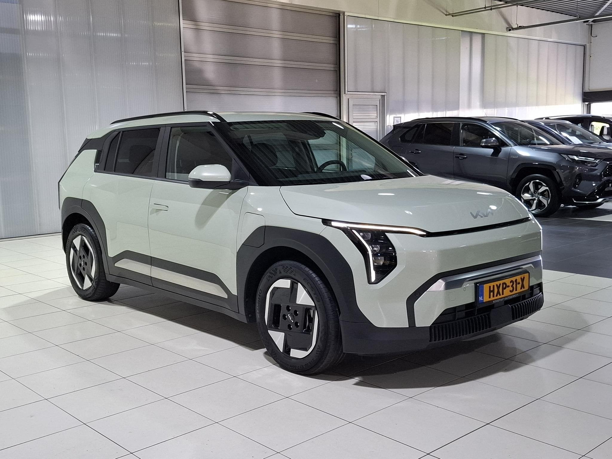 Kia EV3 Plus 81.4 kWh Stoel en Stuur verwarming, Apple Carpl, Auto's, Stof, Origineel Nederlands, 204 pk, 1000 kg
