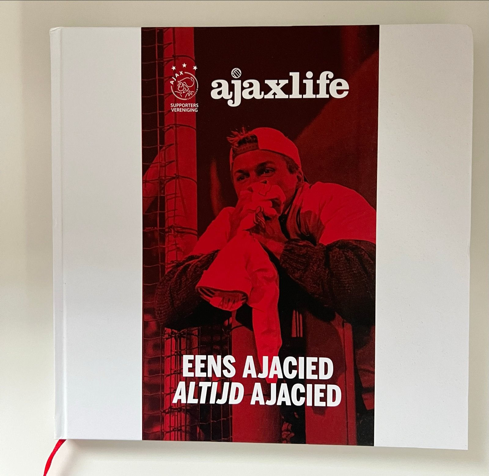 Ajax Jubileumboek 100 Jaar (1900-2000) & Eens Ajacied, Ophalen of Verzenden, Zo goed als nieuw, Overige sporten