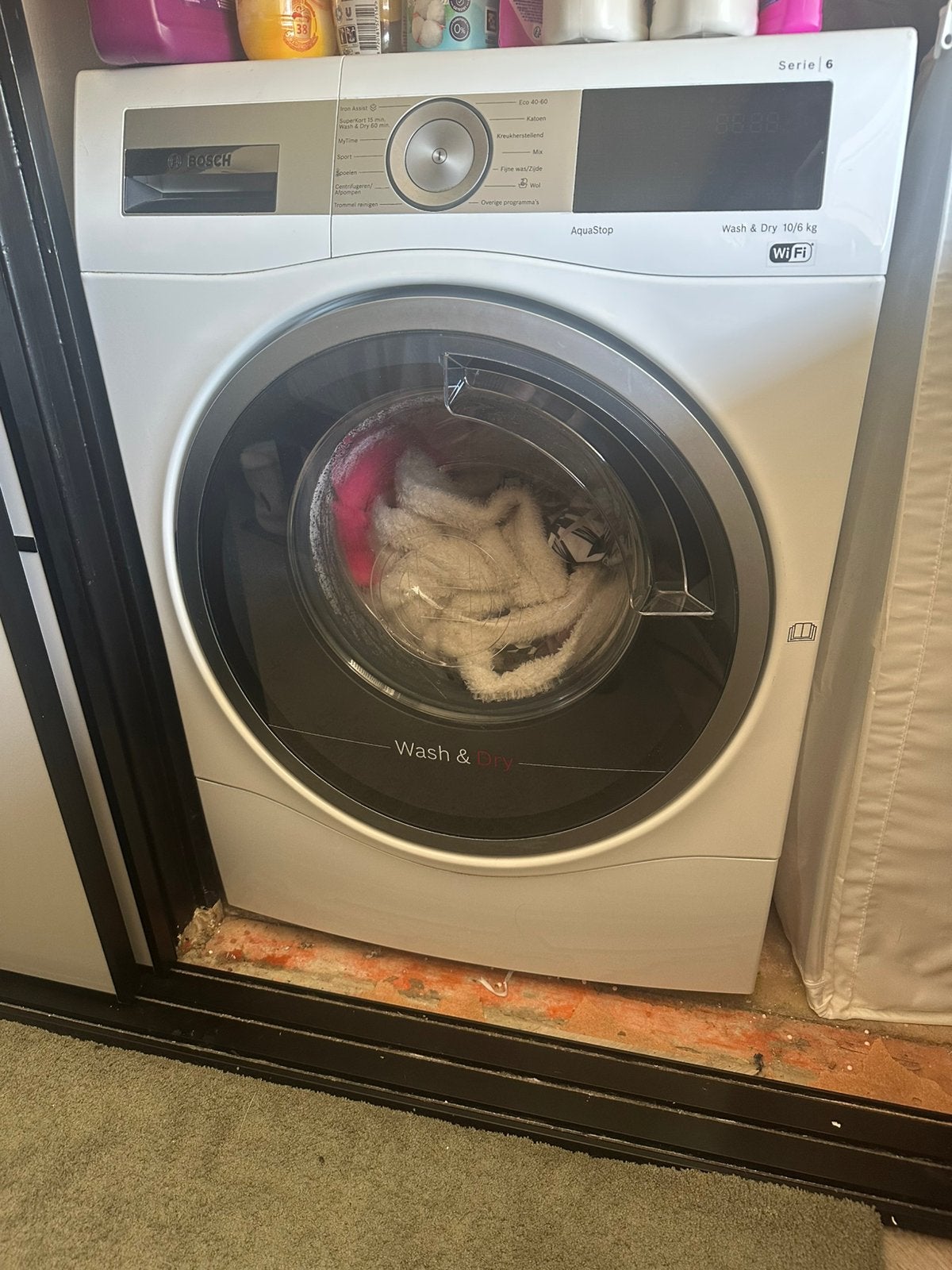 Nette Bosch Serie 6 Wash & Dry wasmachine van 3 jaar oud, Witgoed en Apparatuur, Ophalen, 1200 tot 1600 toeren, Zo goed als nieuw