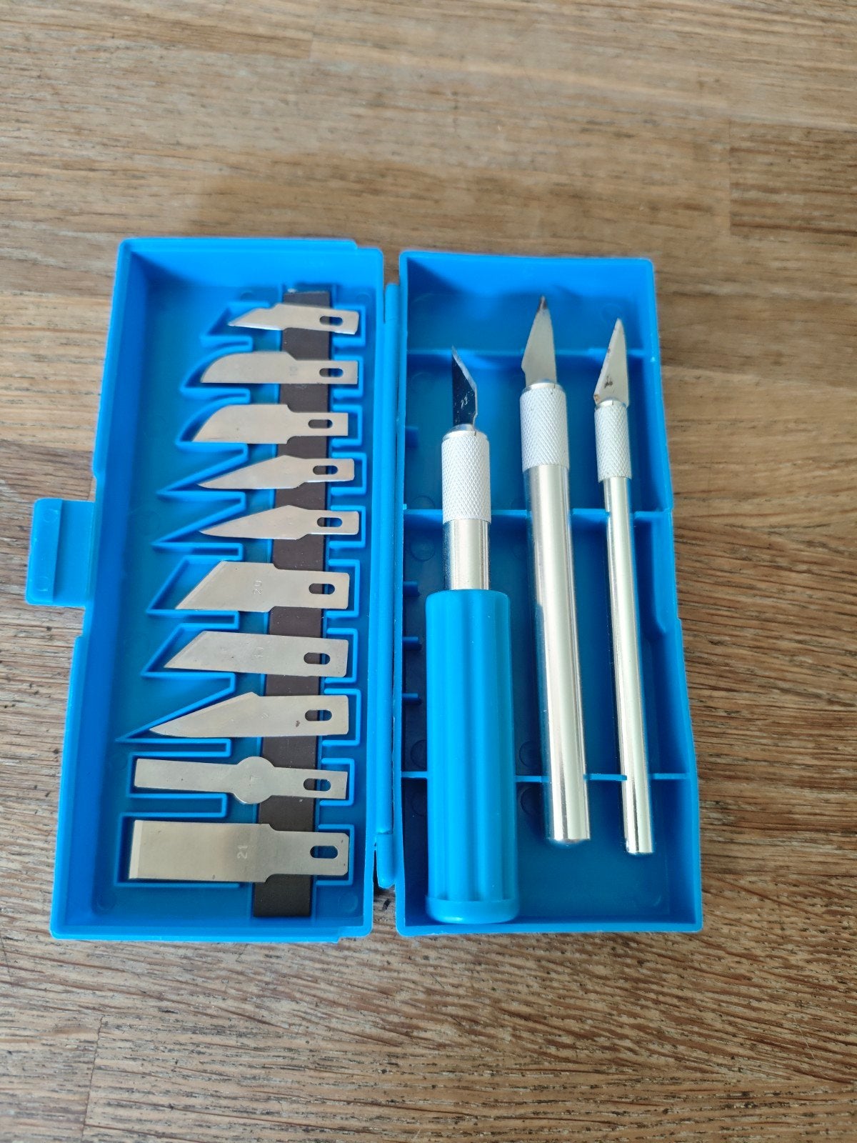 Hobby mesjes set met diverse mesjes en handvatten, Hobby en Vrije tijd, Ophalen of Verzenden, Gebruikt, Blauw, Gereedschap of Toebehoren