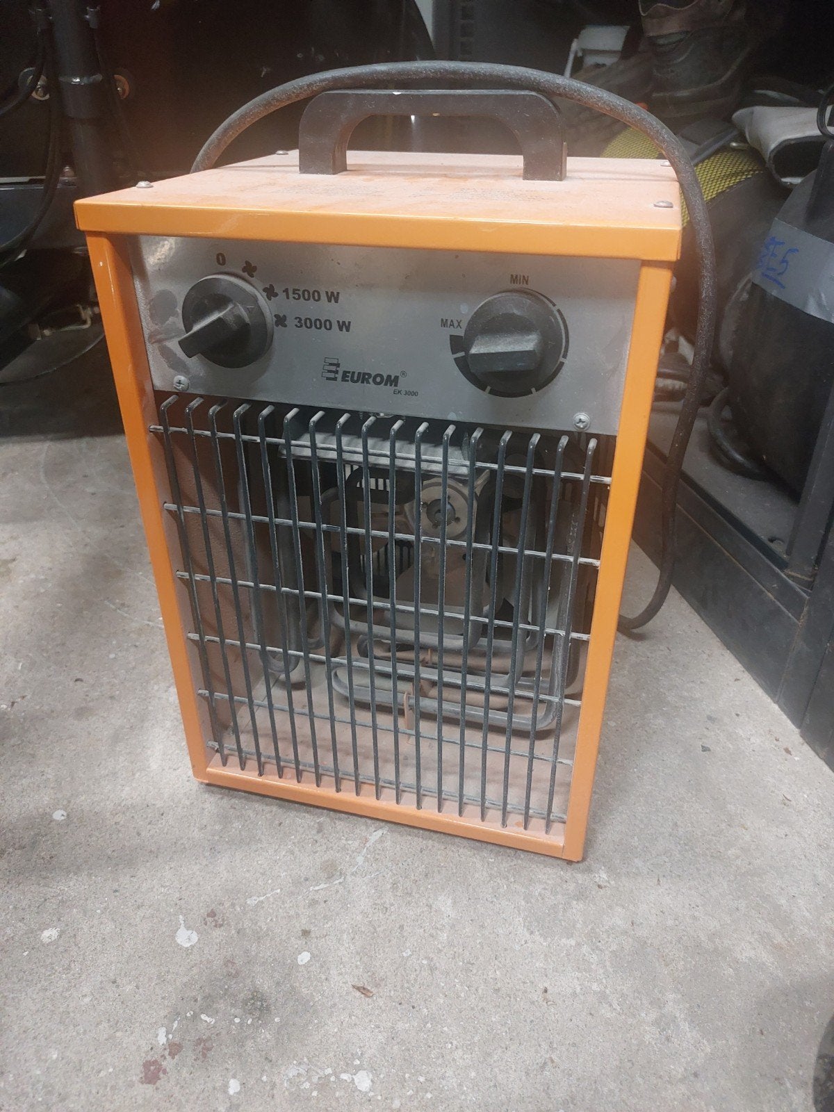 Verwarming 3000w, Doe-het-zelf en Verbouw, Verwarming en Radiatoren, Ophalen, Zo goed als nieuw, Radiator, 30 tot 80 cm