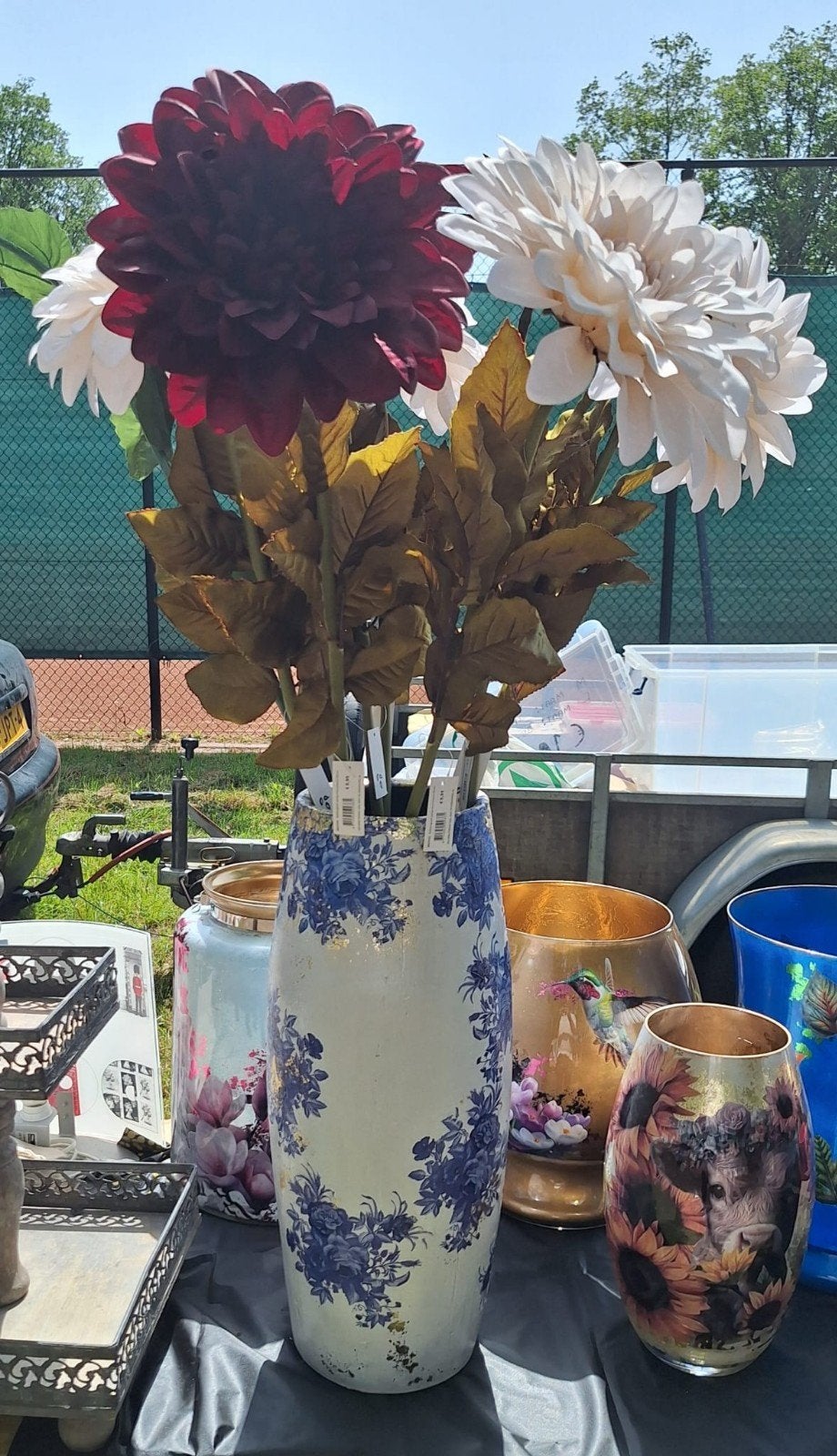 Grote vaas met Delfts blauw decor en kunstbloemen, Huis en Inrichting, Ophalen of Verzenden, Gebruikt, Blauw