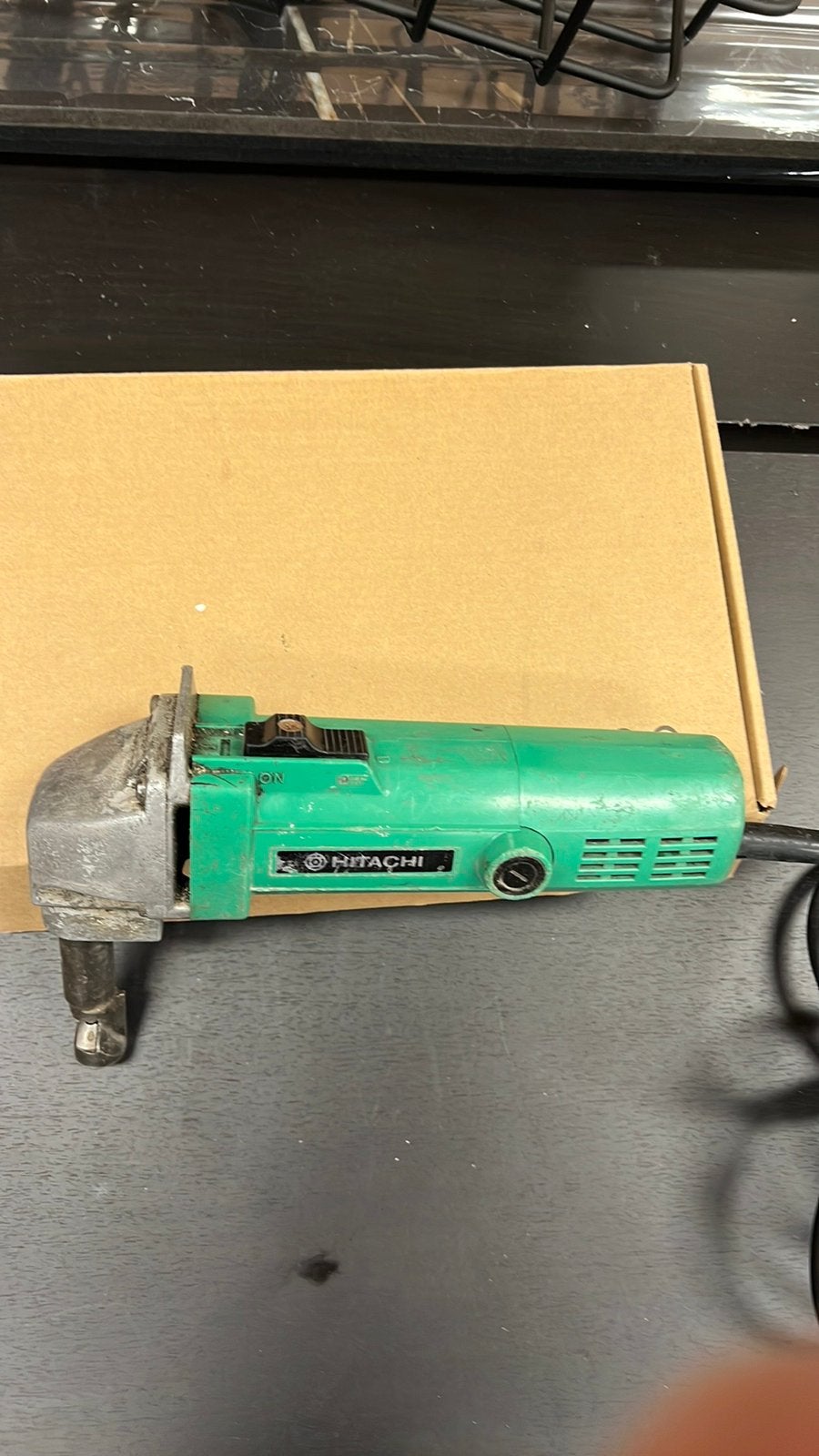 Knabbelschaar Hitachi, Doe-het-zelf en Verbouw, Gereedschap | Slijpmachines, Ophalen of Verzenden, Gebruikt, Minder dan 700 watt