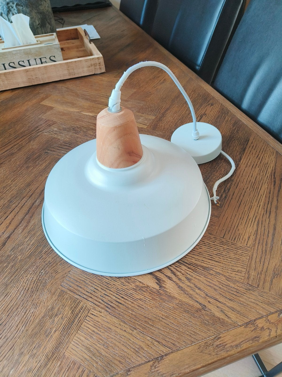 Witte hanglamp IKEA met houten detail, Modern, Scandinavisch, Zo goed als nieuw, Hout, E27 (groot)