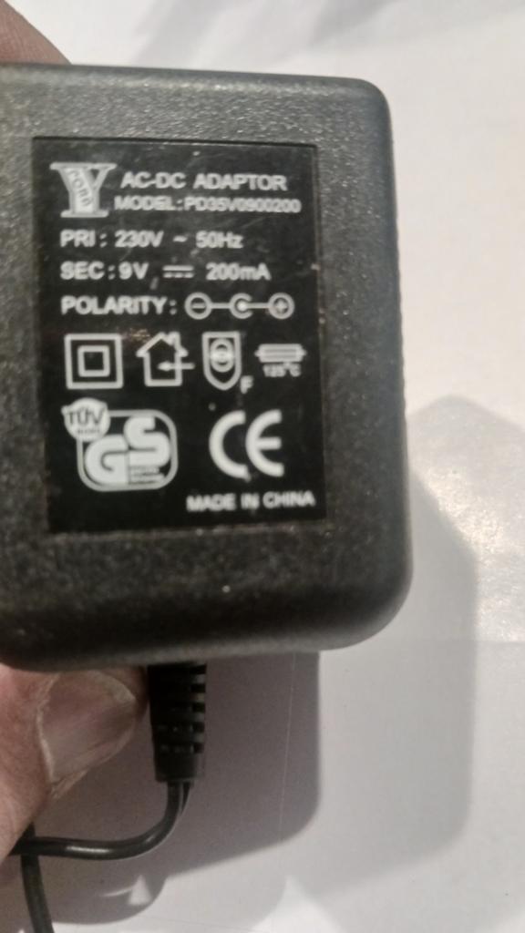 AC-DC Adapter 9V 200mA - Model PD39V0900200, Audio, Tv en Foto, Opladers, Gebruikt, Ophalen of Verzenden