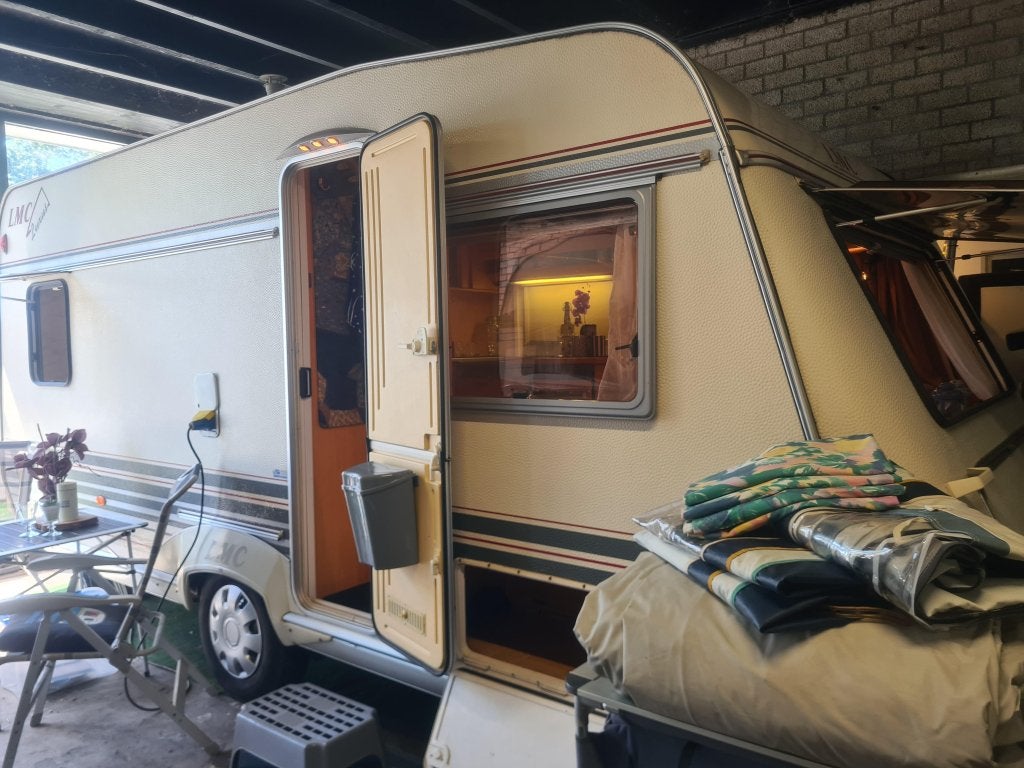 LMC LUXUS 470 RD / 2001 / VOORTENT / LUIFEL, Caravans en Kamperen, Bedrijf, Treinzit, Overige typen, 4 tot 5 meter