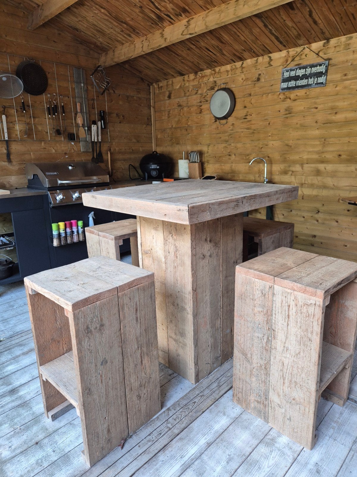 Robuuste houten bartafel met 4 krukken, Ophalen, Gebruikt, Vierkant, Hout