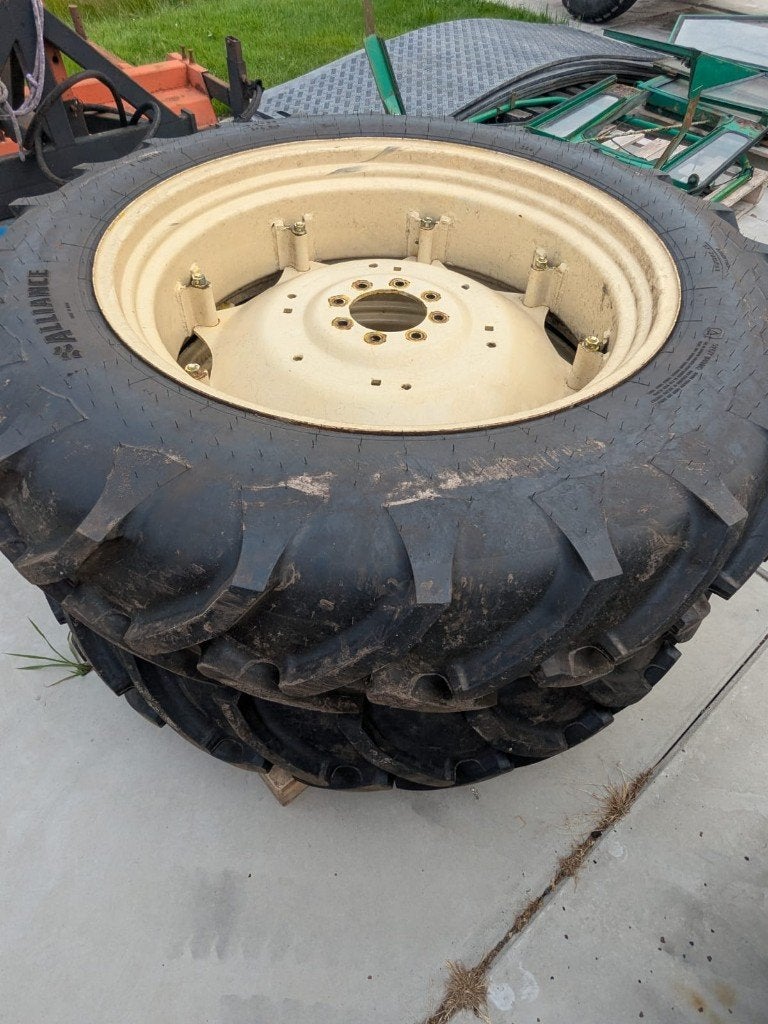 Set nieuwe banden + velgen Renault Tractors John deere Fendt, Zakelijke goederen, Agrarisch | Onderdelen | Banden, Velgen en Assen