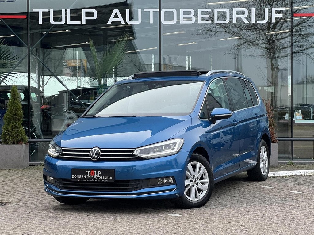 Volkswagen Touran 1.5 TSI Highline 7p Automaat Dak Leder Lux, Auto's, 15 km/l, Zwart, 4 cilinders, 150 pk