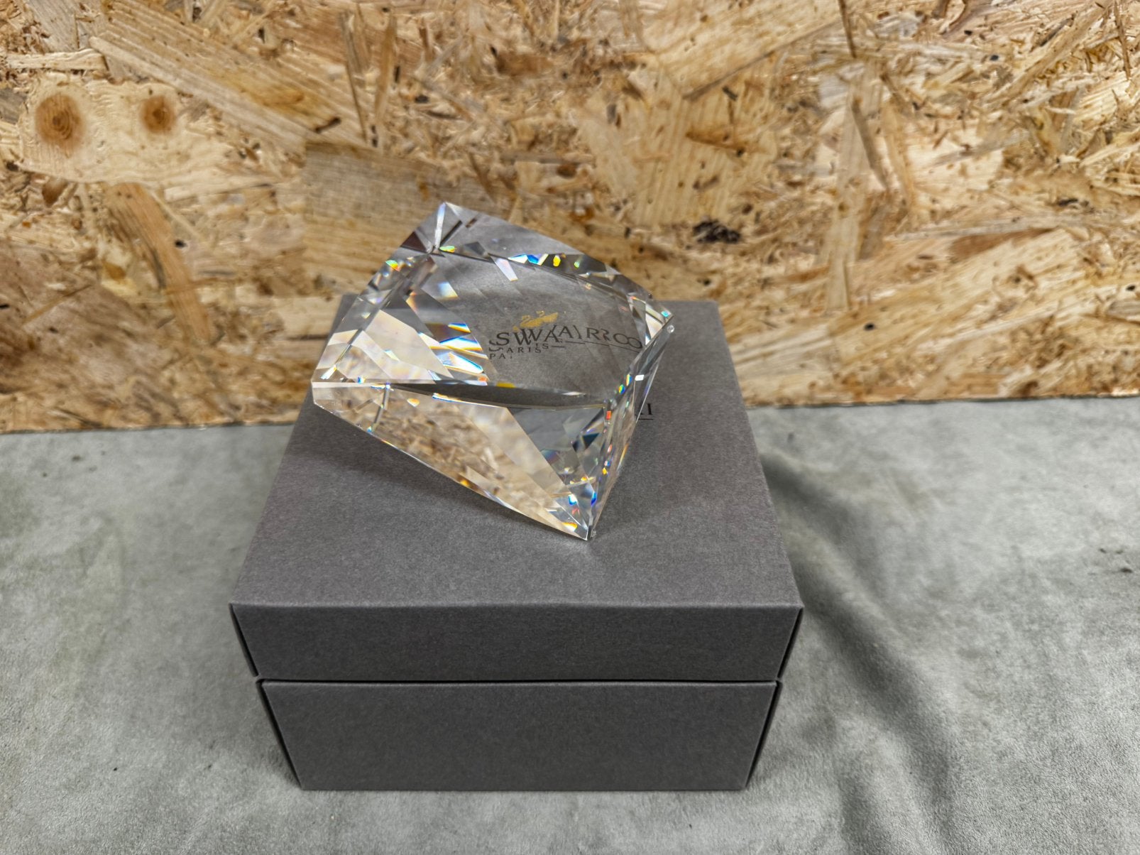 Zeldzame Daniel Swarovski Crystal "Ray" Paperweight MIB ReK4, Ophalen of Verzenden, Zo goed als nieuw, X, Figuurtje