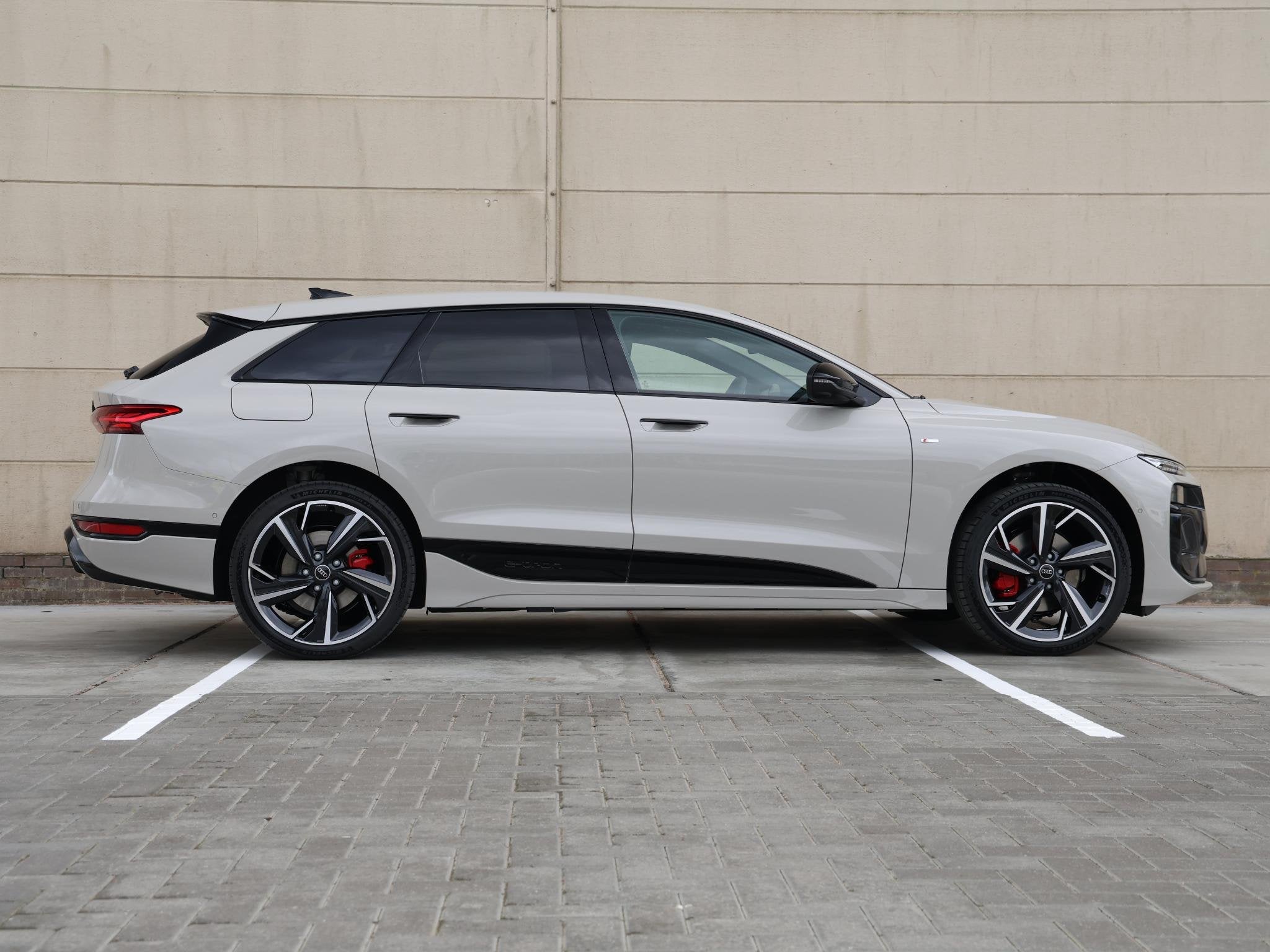 Audi A6 Avant S edition e-tron 83 kWh 286 PK Avant | Leder/D, Automaat, Achterwielaandrijving, Zwart, Leder en Stof