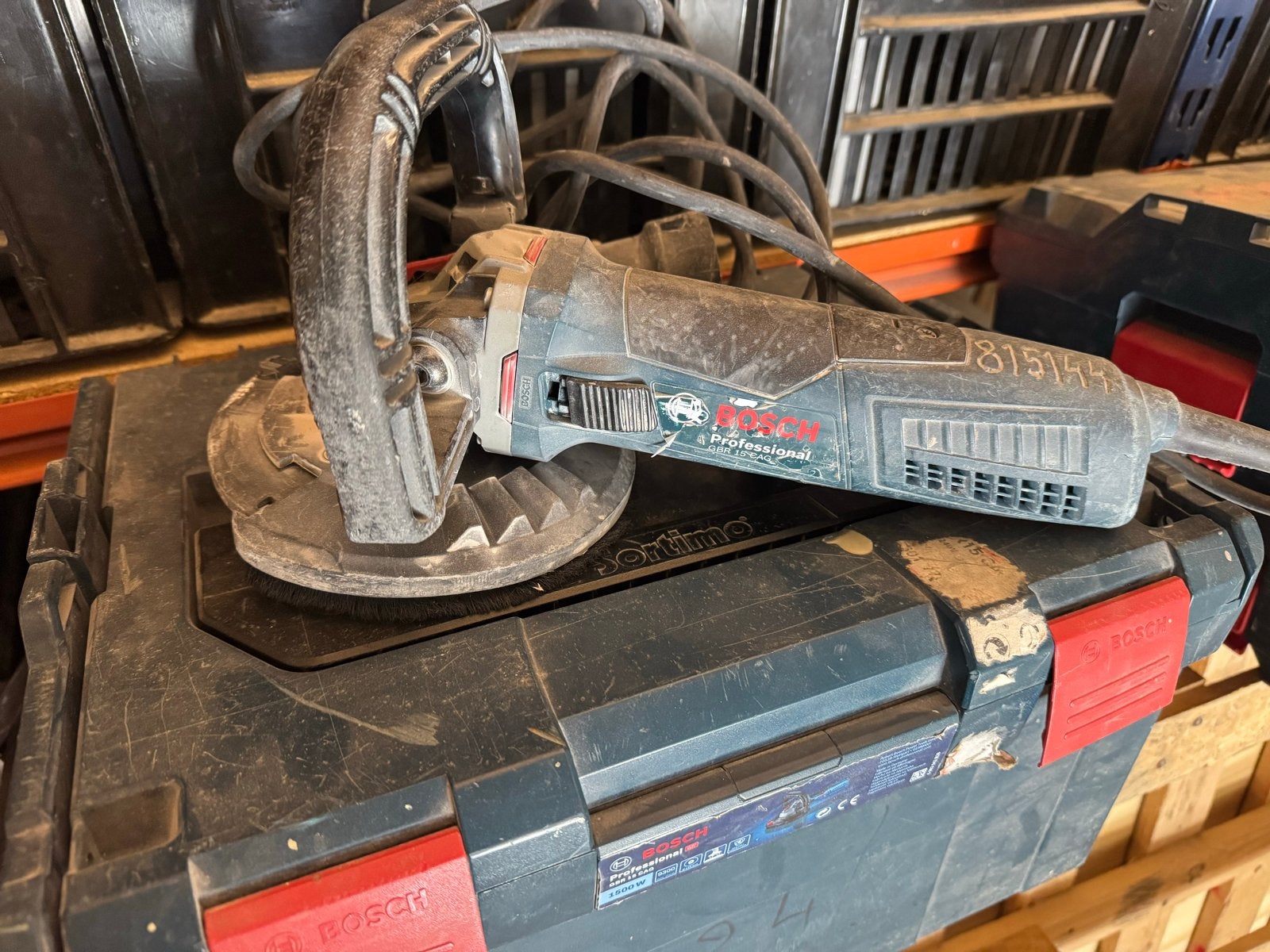 Bosch Professional Haakse Slijpmachine met Koffer, Doe-het-zelf en Verbouw, Ophalen, Gebruikt, 700 tot 1000 watt, Haakse handslijpmachine