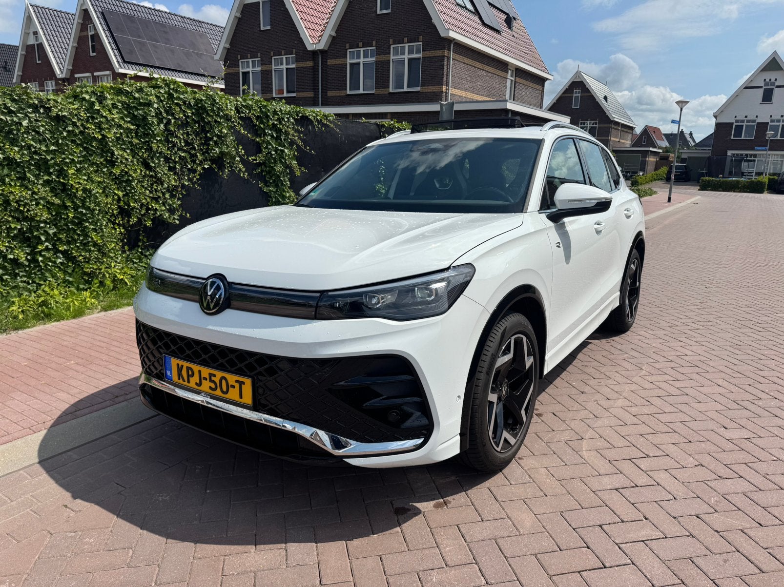 Volkswagen Tiguan 1.5 eTSI 3x R-Line Pano dodehoek keyless