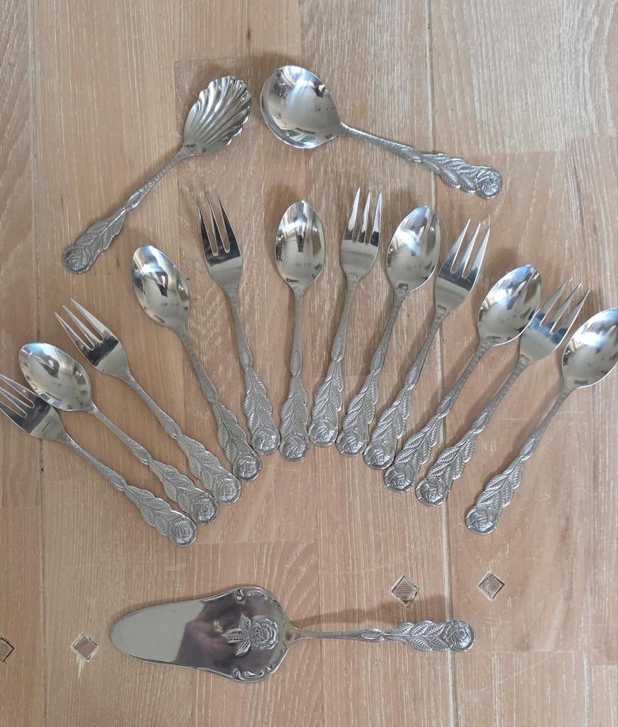 Zilverkleurig 6 delig gebakset met gedetailleerd handvat., Antiek en Kunst, Antiek | Bestek, Ophalen of Verzenden