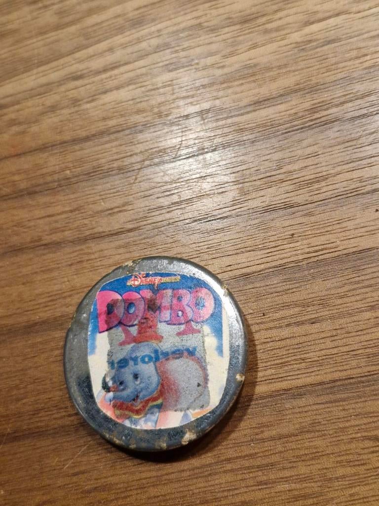 386 Disney Dumbo Film Button, Ophalen of Verzenden, Overige figuren, Gebruikt, Overige typen