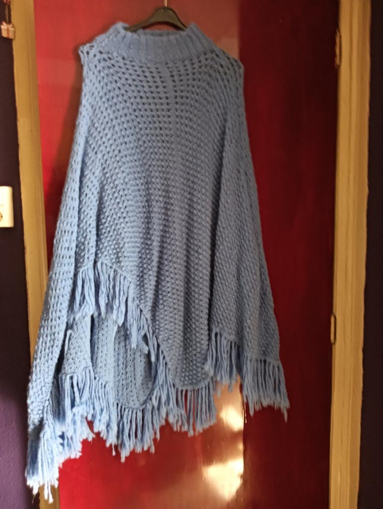 Poncho blauw grijzige, Kleding | Dames, Truien en Vesten, Zo goed als nieuw, Blauw, Ophalen of Verzenden