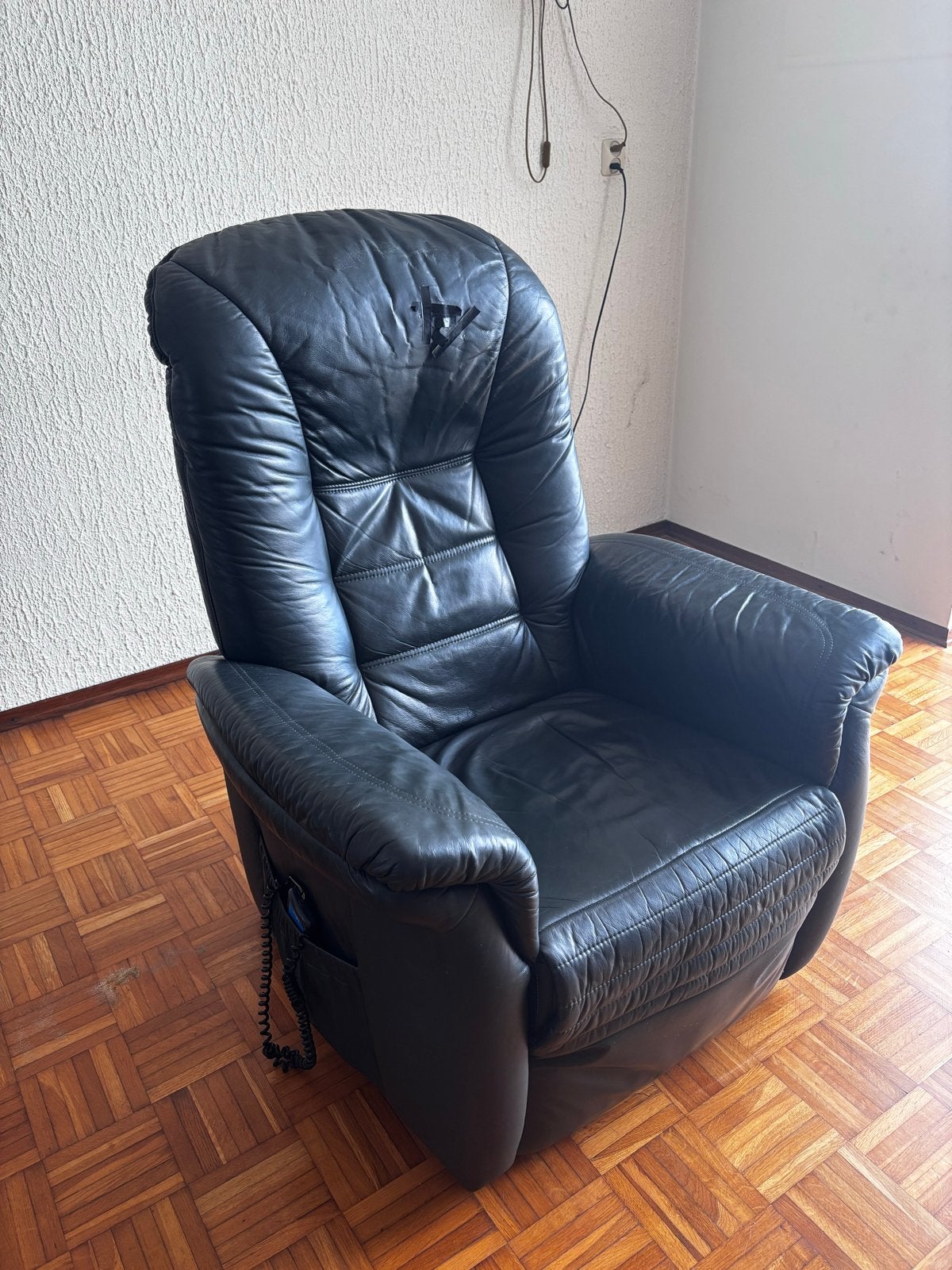 Zwarte leren relaxfauteuil met elektrische functie, Ophalen, Gebruikt, 100 tot 125 cm, Leer
