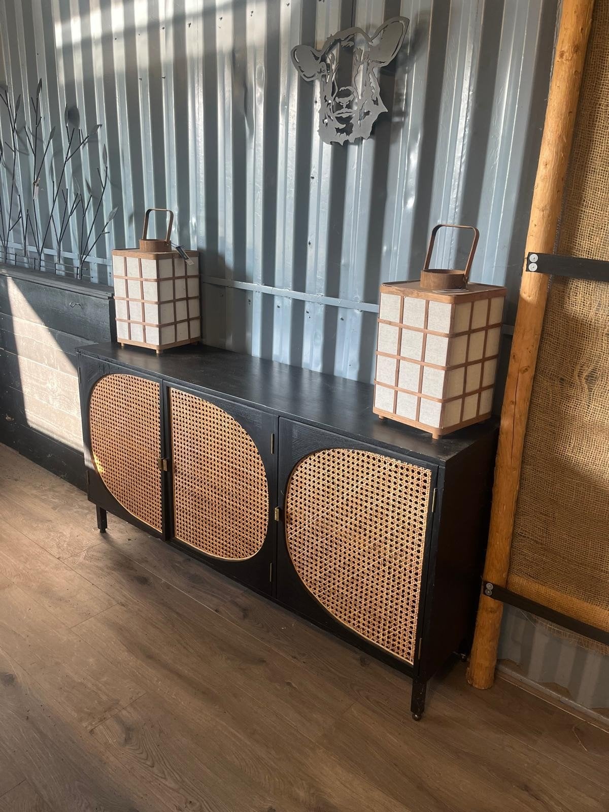 Stijlvol dressoir met rotan deuren, Huis en Inrichting, Ophalen, Overige materialen, 100 tot 150 cm, Bohemian, Modern