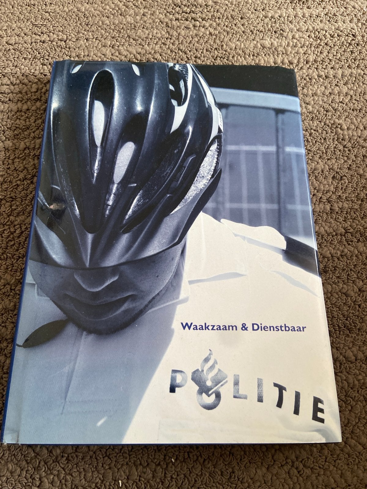 Waakzaam & Dienstbaar - Politie boek, Ophalen of Verzenden, 20e eeuw of later, Zo goed als nieuw