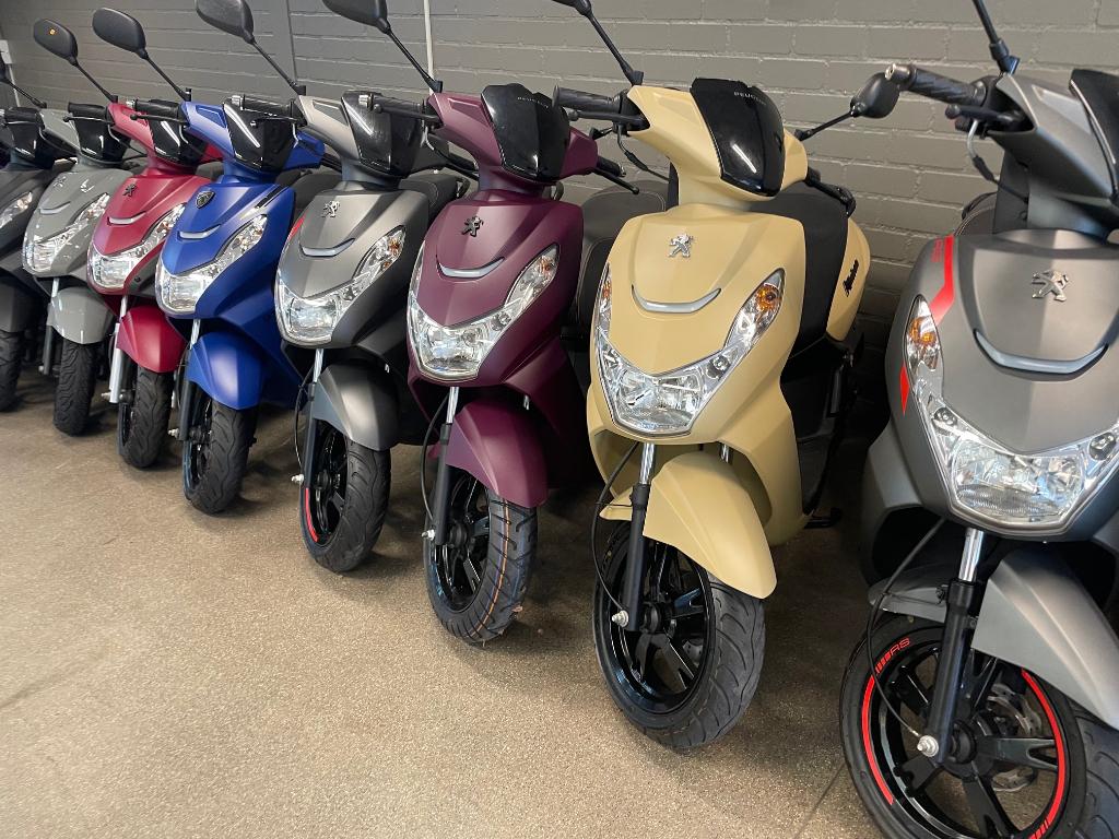 Ruim 50 Gebruikte scooters, met beurt en garantie!, Ophalen, Gebruikt, Benzine