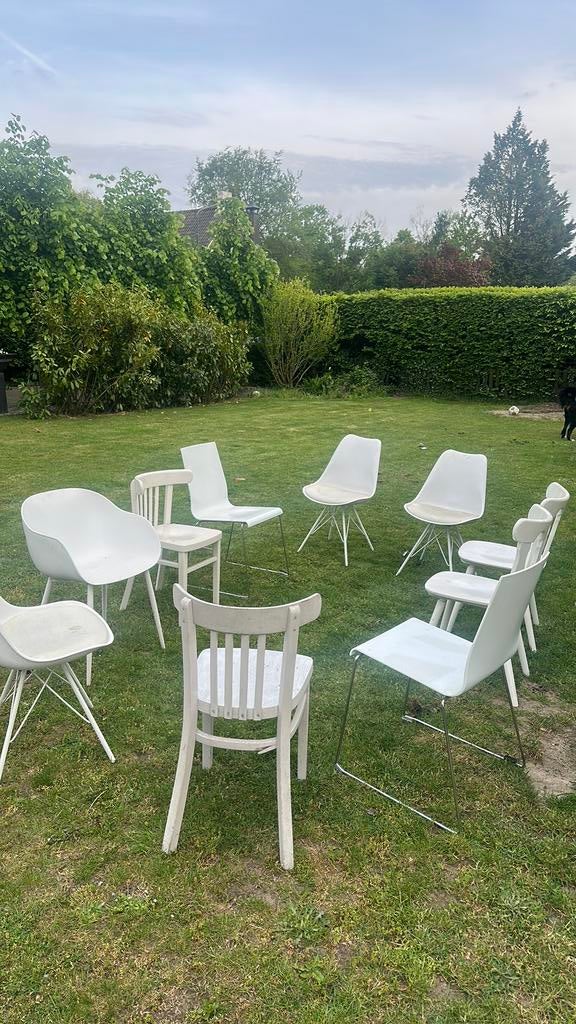 10 witte stoelen ideaal voor 21 diners, Ophalen of Verzenden, Gebruikt, Kunststof