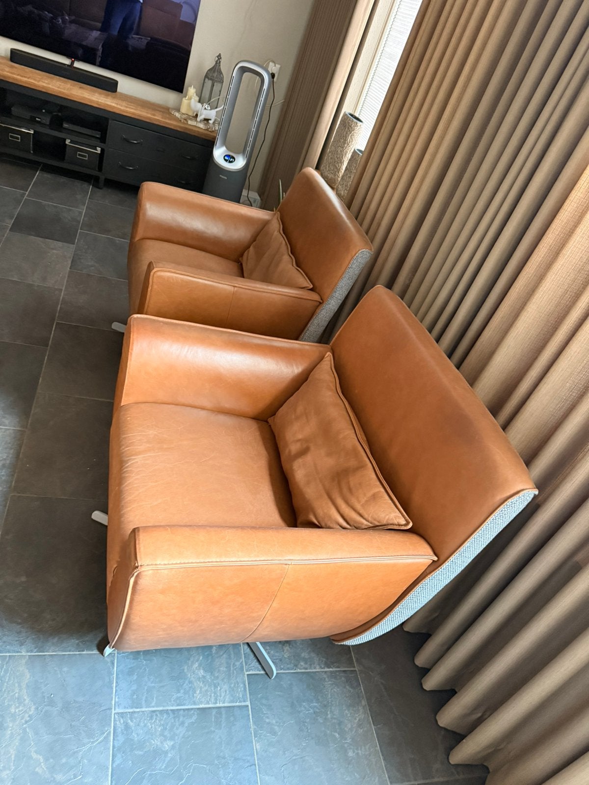 2 x lederen draai fauteuils montis, Ophalen, Eenpersoons, 75 tot 100 cm, Zo goed als nieuw