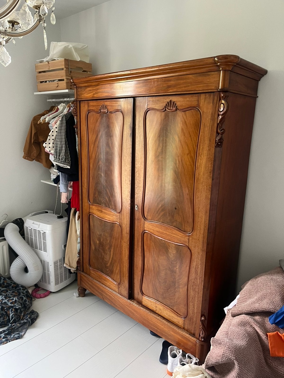Antieke houten kast, Ophalen