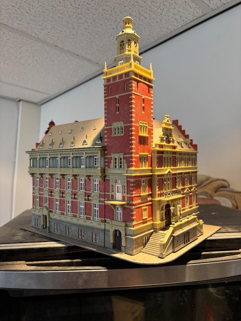 Kibri stadhuis 38381, Hobby en Vrije tijd, Ophalen of Verzenden, Gelijkstroom of Wisselstroom, Brug, Tunnel of Gebouw, Overige merken