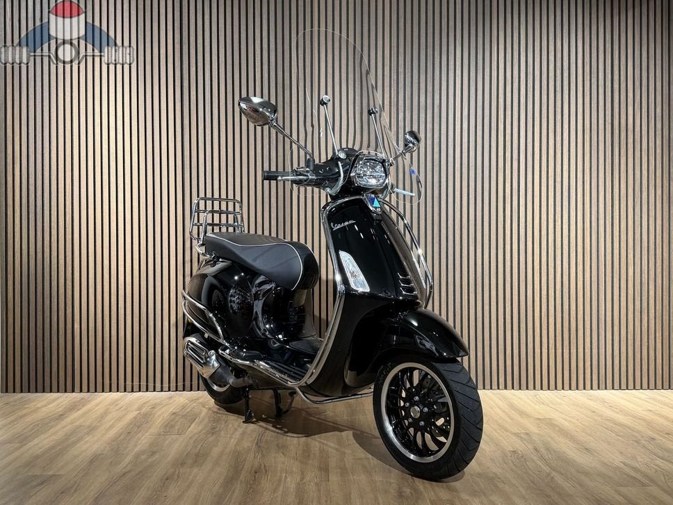 Prachtige Vespa Sprint 50 i-get 2023 – Glans Zwart –4.905km, Onbekend, 49 cc, Onbekend, VESPA